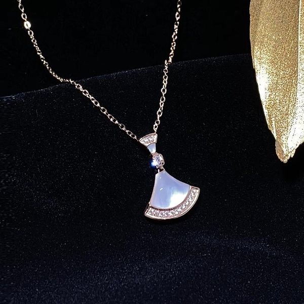 pendant necklaces 18 k gold micro diamond studded fan-shaped necklace trendy women's luxury small skirt titanium steel chain, Silver
pendant necklaces 18 k gold micro diamond studded fan-shaped necklace trendy women's luxury small skirt titanium steel chain, Silver