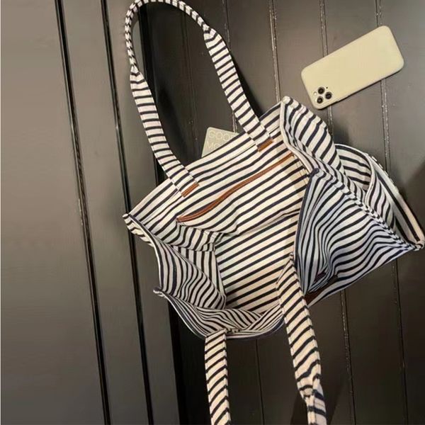 70% s new arc de stripe canvas large capacity tot mommy shopping single shoulder portable bag
70% s new arc de stripe canvas large capacity tot mommy shopping single shoulder portable bag