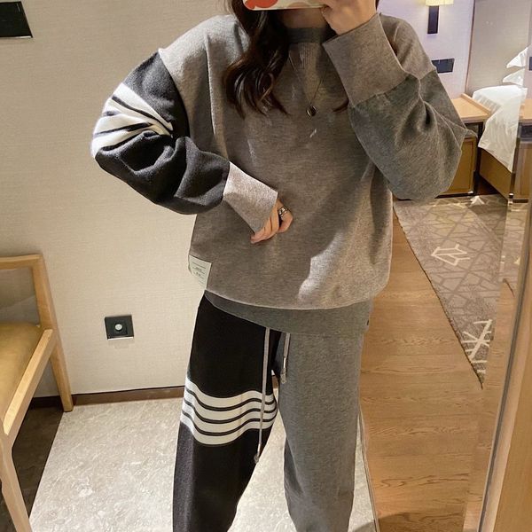 21 autumn and winter tide brand tb classic british fashion color blocking sports suit four bar round neck sweater trousers women, Gray
21 autumn and winter tide brand tb classic british fashion color blocking sports suit four bar round neck sweater trousers women, Gray