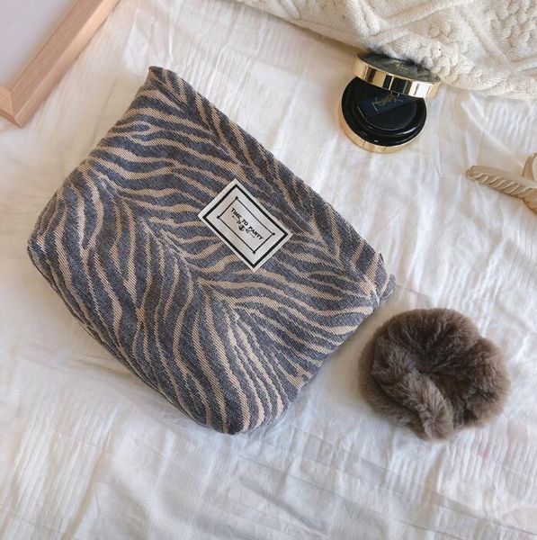 5pcs women canvas stripes prints thick large capacity cosmetic case mix color makeup bags
5pcs women canvas stripes prints thick large capacity cosmetic case mix color makeup bags