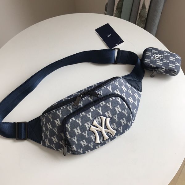 handbag korean bodypack women's 2021 old flower mother bag tide brand diagonal cross men's leisure chest
handbag korean bodypack women's 2021 old flower mother bag tide brand diagonal cross men's leisure chest