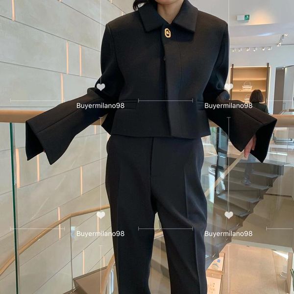 luxury design 2021 winter collection minimal high street fashionable 92% wool short blazer women's suits & blazers, White;black
luxury design 2021 winter collection minimal high street fashionable 92% wool short blazer women's suits & blazers, White;black