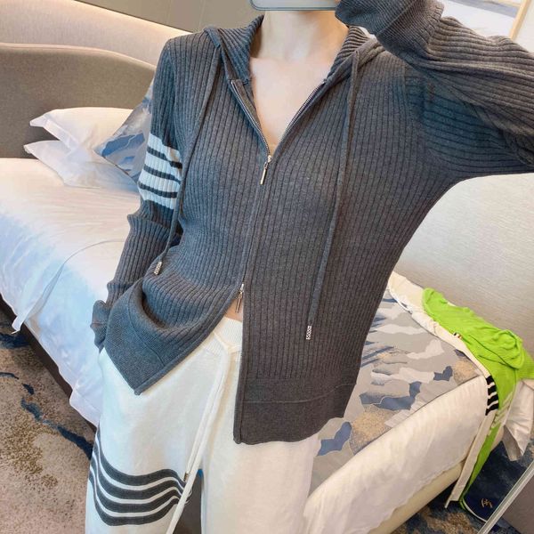 1427 pull out zipper shirt early autumn new hooded knitted cardigan lazy wind stripe double zipper long sleeve loose, White;black
1427 pull out zipper shirt early autumn new hooded knitted cardigan lazy wind stripe double zipper long sleeve loose, White;black