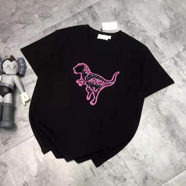 high version 2021 summer new fashion kou embroidery spotted red dinosaur three-dimensional leisure simple loose couple short sleeves, White 
high version 2021 summer new fashion kou embroidery spotted red dinosaur three-dimensional leisure simple loose couple short sleeves, White