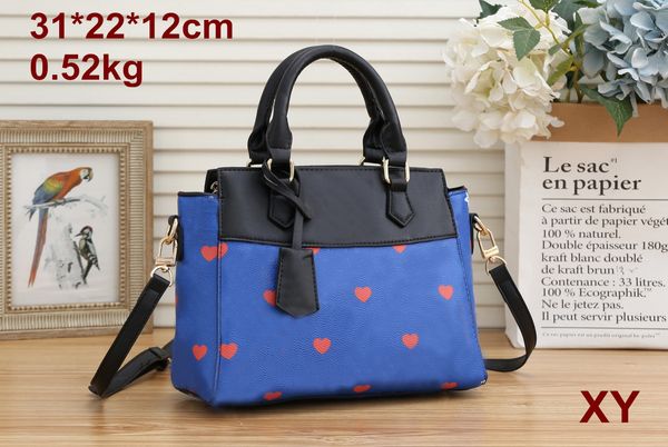 2021 brand designer's shoulder bag lady's fashion luxury temperament leather lock slanting across shopping handbag
2021 brand designer's shoulder bag lady's fashion luxury temperament leather lock slanting across shopping handbag