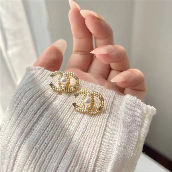 fashion designers women's earrings luxurys women charm classic fashionable simple pearl earring designer diamonds jewelry gift box styl, Golden
fashion designers women's earrings luxurys women charm classic fashionable simple pearl earring designer diamonds jewelry gift box styl, Golden