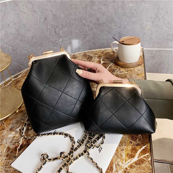 shell women's 2021 summer embroidery chain bag dinner fashion french foreign style lock single shoulder msenger bag
shell women's 2021 summer embroidery chain bag dinner fashion french foreign style lock single shoulder msenger bag