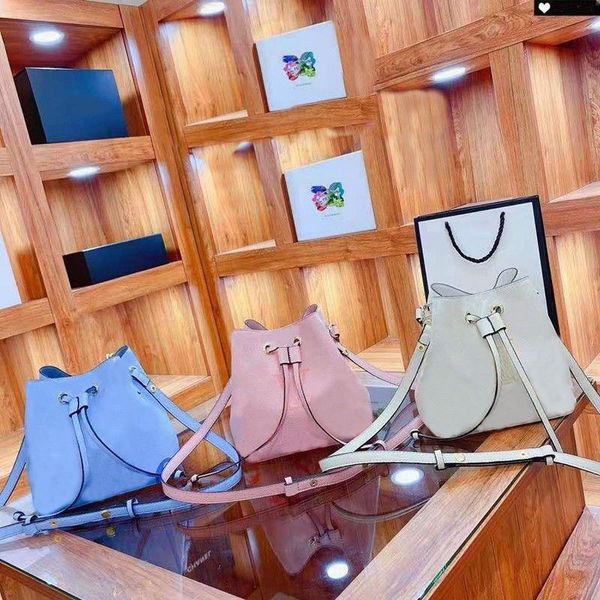 single zipper wallet the most stylish bag way to cross body carry around money, cards and coins men leather purse card holder long business,
single zipper wallet the most stylish bag way to cross body carry around money, cards and coins men leather purse card holder long business,