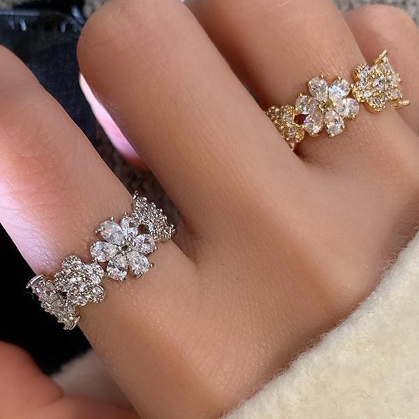 cluster rings design inlaid crystal flower-shaped ring, luxury and elegant women jewelry, accessories for cocktail parties, Golden;silver
cluster rings design inlaid crystal flower-shaped ring, luxury and elegant women jewelry, accessories for cocktail parties, Golden;silver