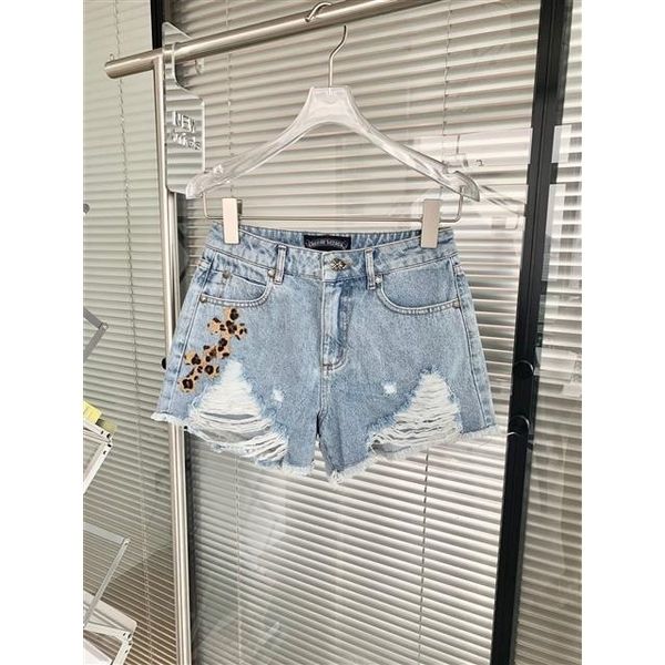 crosin 21ss leopard cross denim with holes showing thin casual shorts for women, White;black
crosin 21ss leopard cross denim with holes showing thin casual shorts for women, White;black