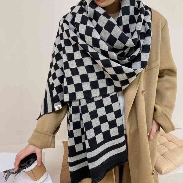 70% off design new imitation cashmere black-and-white scarf for women in autumn and, Blue;gray
70% off design new imitation cashmere black-and-white scarf for women in autumn and, Blue;gray
