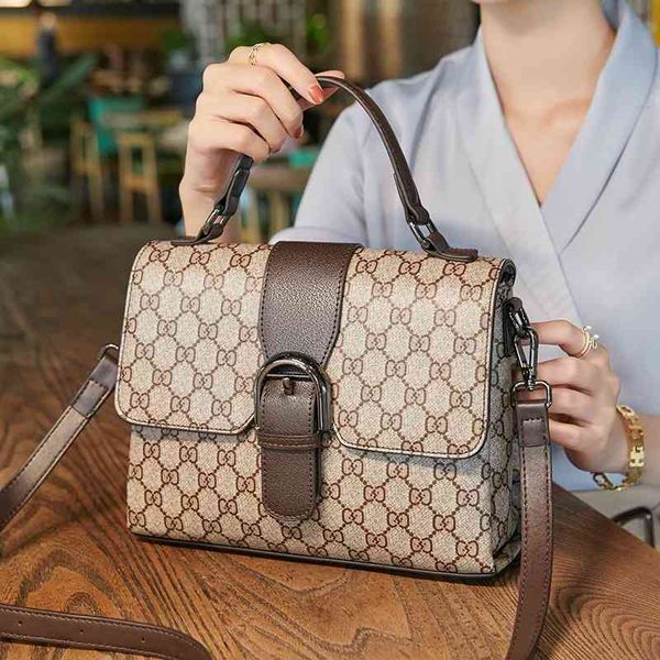 2022 factory outlet online hani kezi flip magnetic buckle messenger women's printing portable postman bag
2022 factory outlet online hani kezi flip magnetic buckle messenger women's printing portable postman bag