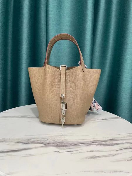 wristlet totes designer shoulder bags tote leather crossbody bags designers cross body women cowhide handbags fashion womens bag leathers ha
wristlet totes designer shoulder bags tote leather crossbody bags designers cross body women cowhide handbags fashion womens bag leathers ha
