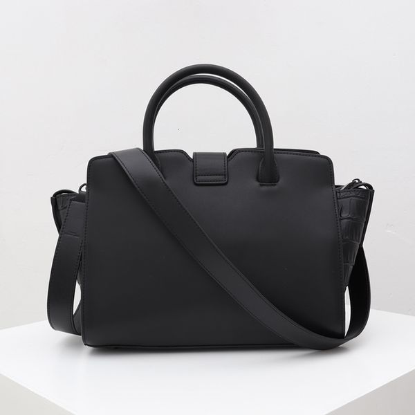 luxury designer 2021 commuter handbag handbags bag crocodile pattern trendy female trapeze genuine leather shoulder diagonaldesigner
luxury designer 2021 commuter handbag handbags bag crocodile pattern trendy female trapeze genuine leather shoulder diagonaldesigner