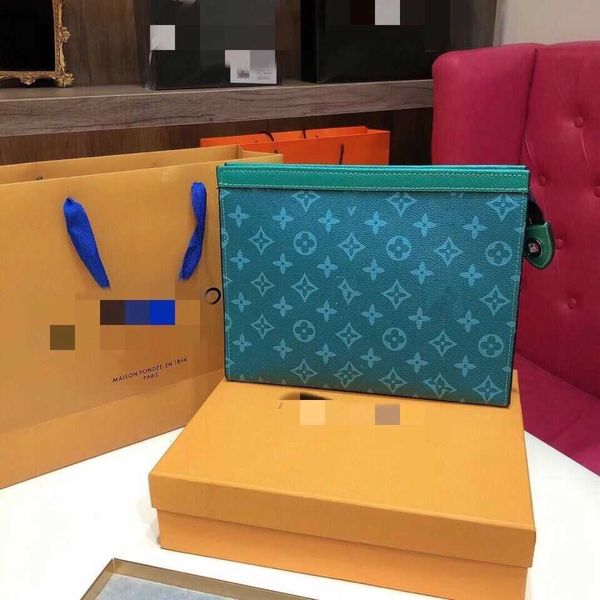 sports 2021 new handbag leather fashion leisure european and american business large capacity handbag lattice men's handbag fashion
sports 2021 new handbag leather fashion leisure european and american business large capacity handbag lattice men's handbag fashion