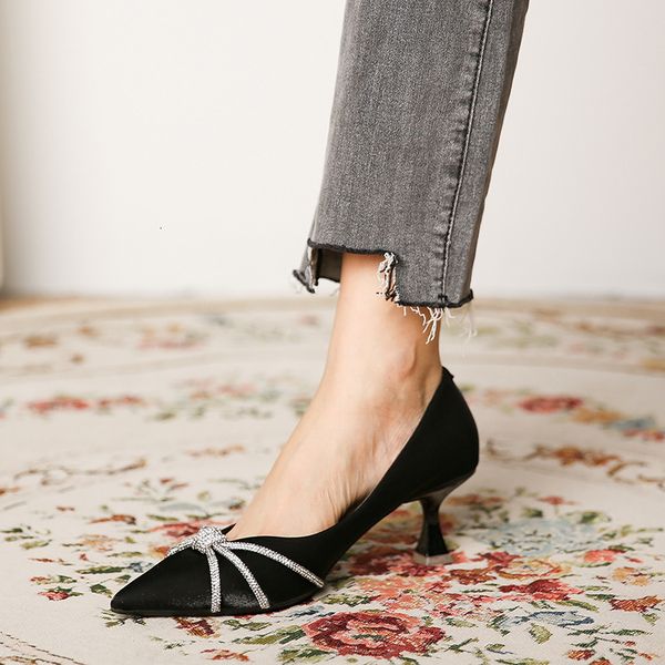 sandals 317-25 crossed diamond high heels women's slim heel pointed shallow mouth spring black single shoes 49mj
sandals 317-25 crossed diamond high heels women's slim heel pointed shallow mouth spring black single shoes 49mj
