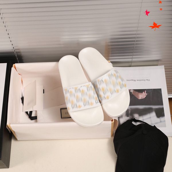 luxurys men slippers designer rubber slides sandal mens designers flat fashion shoes beach flip flops flower with box size 39-45 -g264, Black
luxurys men slippers designer rubber slides sandal mens designers flat fashion shoes beach flip flops flower with box size 39-45 -g264, Black