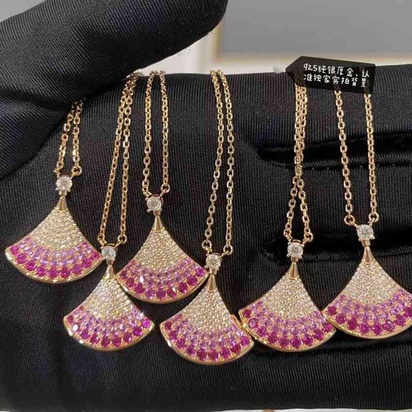 the new v gold baojia tanabata gradient pink diamond small skirt necklace large fan clavicle chain, Silver
the new v gold baojia tanabata gradient pink diamond small skirt necklace large fan clavicle chain, Silver