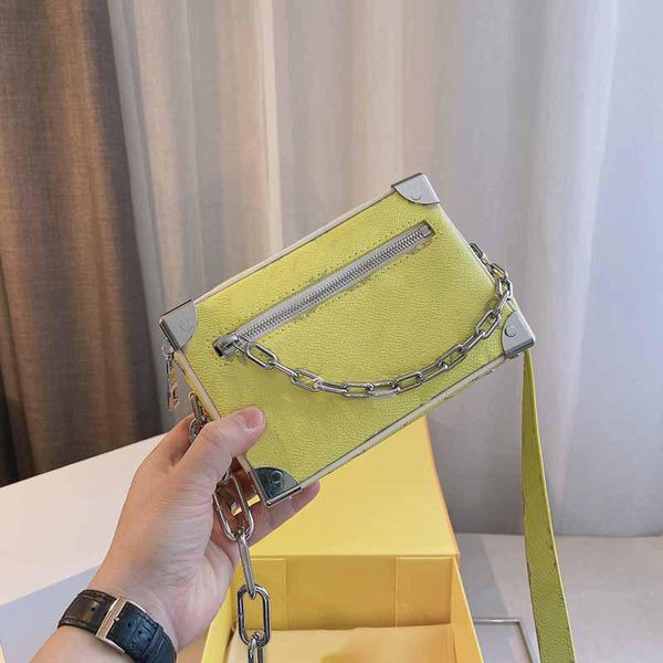 boxes bags flap purse women shoulder bag plain fashion letter printing chain decoration zipper genuine leather long strap, Black;red
boxes bags flap purse women shoulder bag plain fashion letter printing chain decoration zipper genuine leather long strap, Black;red
