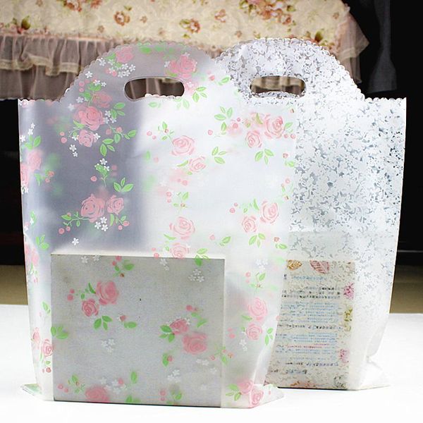 2021 50pcs/lot lovely floral gift bag thicken plastic carry bag shopping bag wedding party favor package, White
2021 50pcs/lot lovely floral gift bag thicken plastic carry bag shopping bag wedding party favor package, White