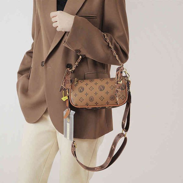 2022 factory wholesale this year's popular cylinder fashion classic women's bag trendy single shoulder messenger bag
2022 factory wholesale this year's popular cylinder fashion classic women's bag trendy single shoulder messenger bag