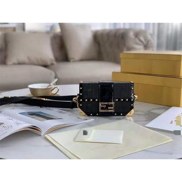 fend summer fashion ff star same magnetic buckle single shoulder messenger bag women's 2021 designer handbag yw gbut
fend summer fashion ff star same magnetic buckle single shoulder messenger bag women's 2021 designer handbag yw gbut
