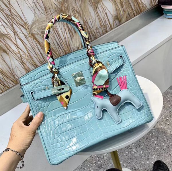 designer handbags official website 2021 love horse bag therme counter crocodile pattern portable single shoulder messenger women's bag
designer handbags official website 2021 love horse bag therme counter crocodile pattern portable single shoulder messenger women's bag