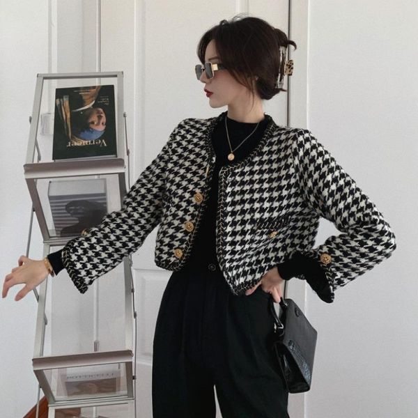 women's jackets runway fall winter luxury houndstooth tweed woolen coat long sleeve brand short jacket outerwear casacos, Black;brown
women's jackets runway fall winter luxury houndstooth tweed woolen coat long sleeve brand short jacket outerwear casacos, Black;brown
