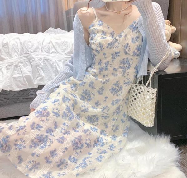 casual dresses woman summer 2021 korean fashion v-neck embroidery floral dress female elegant chiffon midi spaghetti strap, Black;gray
casual dresses woman summer 2021 korean fashion v-neck embroidery floral dress female elegant chiffon midi spaghetti strap, Black;gray