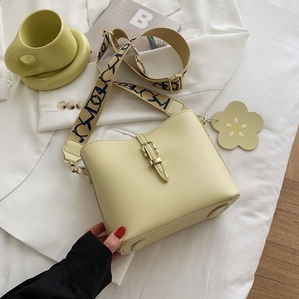 female candy simple strap small bucket 2021 new fashion pu shoulder wide bag single korean color messenger pmmfj
female candy simple strap small bucket 2021 new fashion pu shoulder wide bag single korean color messenger pmmfj