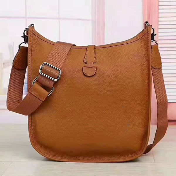 2021 new bag woman c on the spring, summer, autumn and winter single shoulder small square bag of french minority texture western-style cros
2021 new bag woman c on the spring, summer, autumn and winter single shoulder small square bag of french minority texture western-style cros
