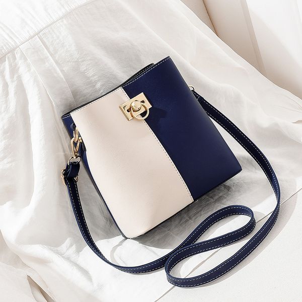 women's autumn and winter 2019 new fashion broadband single shoulder messenger bag texture net red bucket bag
women's autumn and winter 2019 new fashion broadband single shoulder messenger bag texture net red bucket bag