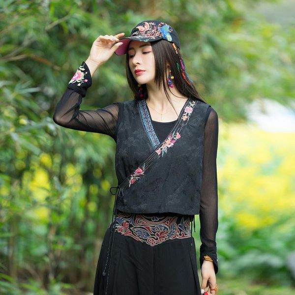 women's vests 21 women summer loose vintage embroidery xiejin belt v-neck collar sleeveless female fashion silks and satins, Black;white
women's vests 21 women summer loose vintage embroidery xiejin belt v-neck collar sleeveless female fashion silks and satins, Black;white