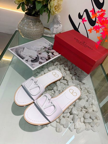 2021 designer luxurys slippers women sandals fashion beach shoes flip flops flat non-slip classical hole slipper with box size 35-41 -g0582, Black
2021 designer luxurys slippers women sandals fashion beach shoes flip flops flat non-slip classical hole slipper with box size 35-41 -g0582, Black