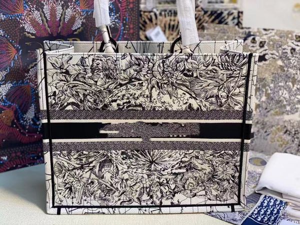 Crossbody Bag Tote Handbag Pochette Messenger Shoulder Bags White Black Designer Handbags Purses Fashion(41cm, Oem
Crossbody Bag Tote Handbag Pochette Messenger Shoulder Bags White Black Designer Handbags Purses Fashion(41cm, Oem