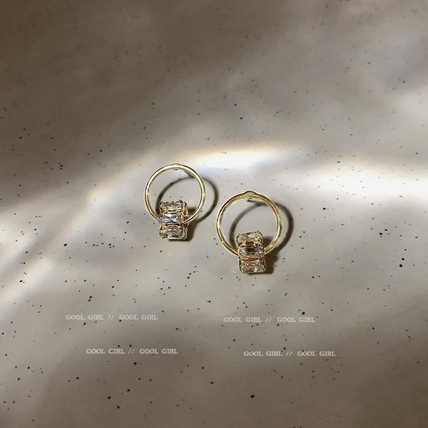 stud 2021 arrival trendy simple geometric crystal zircon earrings for women fashion round gold metal jewelry party, Golden;silver
stud 2021 arrival trendy simple geometric crystal zircon earrings for women fashion round gold metal jewelry party, Golden;silver
