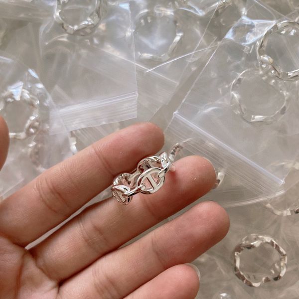 s925 pure hollow plain all pig nose ring versatile fashion style solid silver, Golden;silver
s925 pure hollow plain all pig nose ring versatile fashion style solid silver, Golden;silver