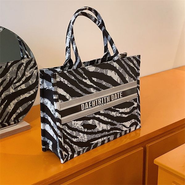 2022 factory wholesale new french hand large capacity women's winter fashion tote feeling shoulder bag mzpg
2022 factory wholesale new french hand large capacity women's winter fashion tote feeling shoulder bag mzpg