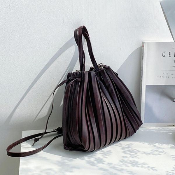 shoulder bags brand design pu leather bag pleated stripe bucket female ladies crossbody for women 2021 handbag
shoulder bags brand design pu leather bag pleated stripe bucket female ladies crossbody for women 2021 handbag