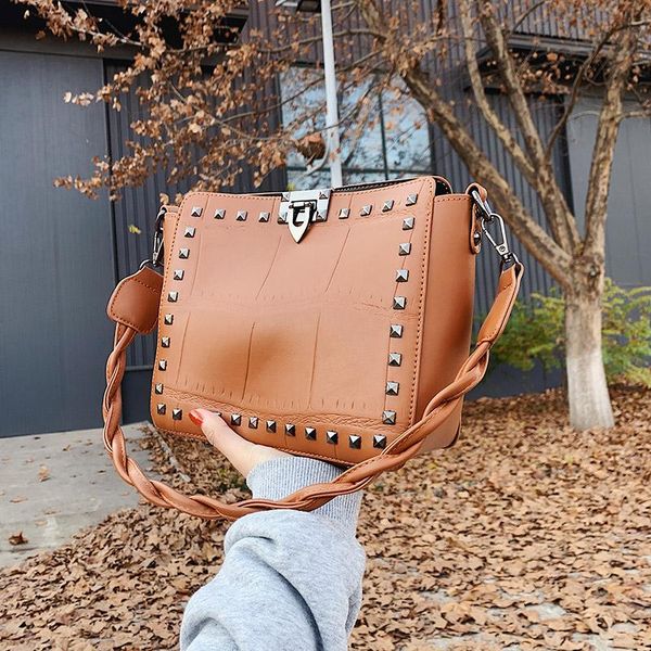 evening bags trendy brand designer rivet handbag purses women shoulder crossbody 2021 ladies messenger totes high quality
evening bags trendy brand designer rivet handbag purses women shoulder crossbody 2021 ladies messenger totes high quality