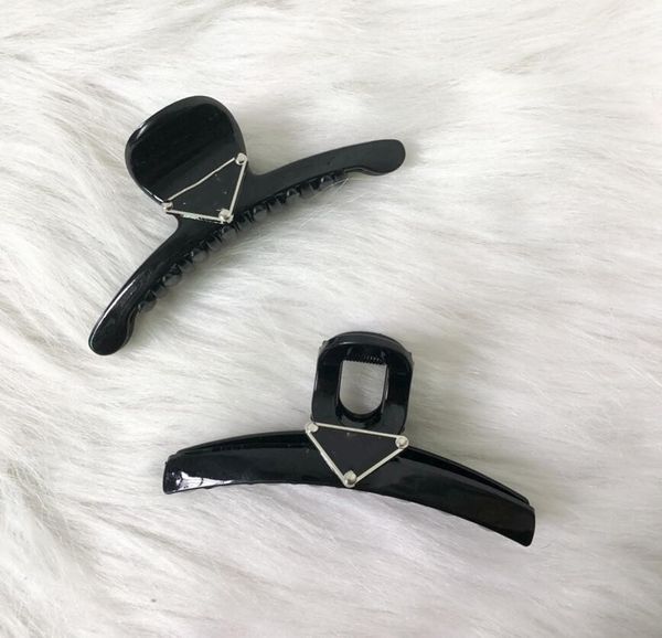 2021 european and american triangle letter clamps black resin large hair volume niche big brand french headdress female fast delivery, Slivery;golden
2021 european and american triangle letter clamps black resin large hair volume niche big brand french headdress female fast delivery, Slivery;golden