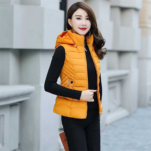 autumn winter women hooded waistcoat short casual cotton padded sleeveless vest jacket female slim zipper snow wear 211105, Black;white
autumn winter women hooded waistcoat short casual cotton padded sleeveless vest jacket female slim zipper snow wear 211105, Black;white