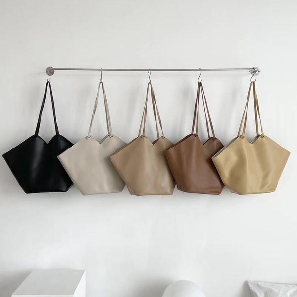 evening bags 2021 fashion fanshaped middle women handbags designer sector ladies bag soft pu leather female shoulder sets whole sale
evening bags 2021 fashion fanshaped middle women handbags designer sector ladies bag soft pu leather female shoulder sets whole sale