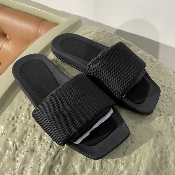 2021 spring female slipper outside the bottom of and summer fashion three-dimensional letter square open toe 045, Black
2021 spring female slipper outside the bottom of and summer fashion three-dimensional letter square open toe 045, Black