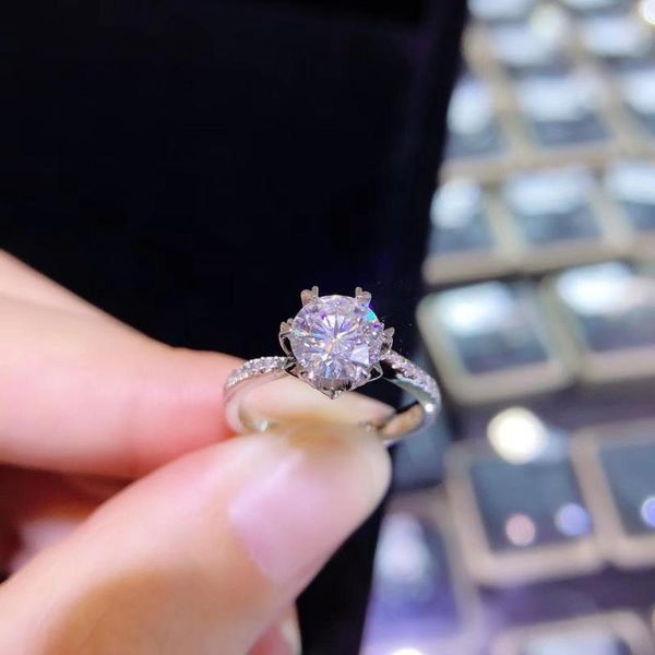 cluster rings 925 silver 1 cart d color brilliant cut diamond test past moissanite ring snowflake gemstone wedding for girl party jewelry, Golden;silver
cluster rings 925 silver 1 cart d color brilliant cut diamond test past moissanite ring snowflake gemstone wedding for girl party jewelry, Golden;silver