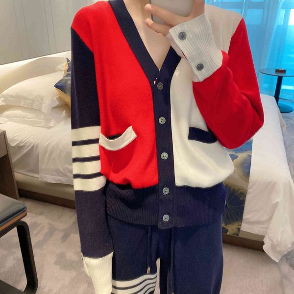 autumn and winter 2021 new wool cardigan women's v-neck tb color matching loose sweater coat versatile fashion, White;black
autumn and winter 2021 new wool cardigan women's v-neck tb color matching loose sweater coat versatile fashion, White;black
