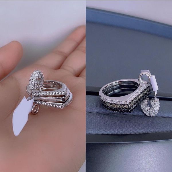 cluster rings 2021 original 1:1 khaki cubic zirconia three-ring pin series ring female fashion party jewelry gift, Golden;silver
cluster rings 2021 original 1:1 khaki cubic zirconia three-ring pin series ring female fashion party jewelry gift, Golden;silver
