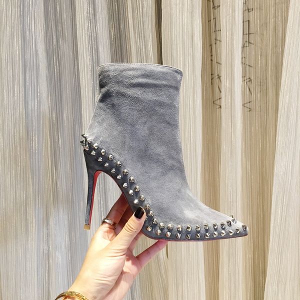 luxury boots high heels 10 cm classic red soles with pointed rivets leather size 35-41, Black
luxury boots high heels 10 cm classic red soles with pointed rivets leather size 35-41, Black