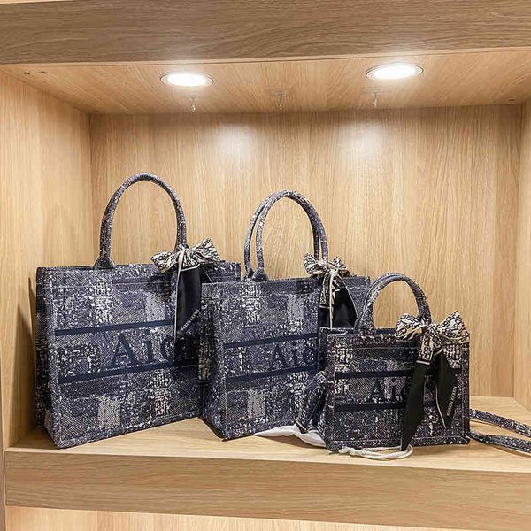 new women's bags 2021 new bags star's same mummy 2021 new denim large capacity tote bag oil painting hand messenger bag
new women's bags 2021 new bags star's same mummy 2021 new denim large capacity tote bag oil painting hand messenger bag