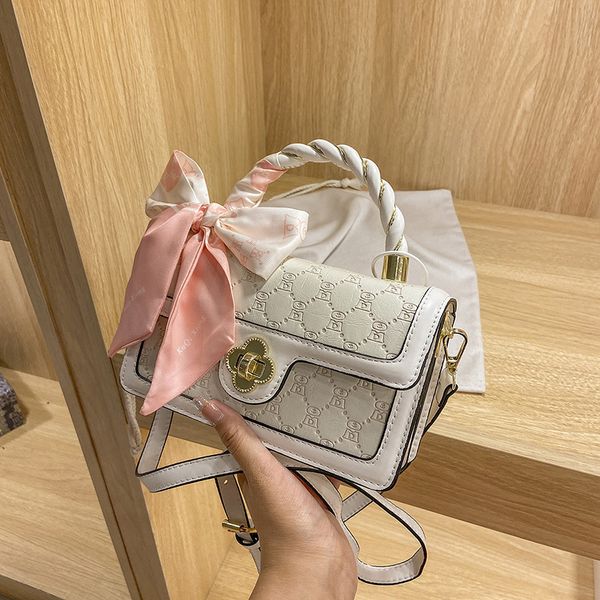luxury handbags fashion pearl kuqi bear embossed bow tide comfortable double belt single shoulder solid color messenger bag
luxury handbags fashion pearl kuqi bear embossed bow tide comfortable double belt single shoulder solid color messenger bag
